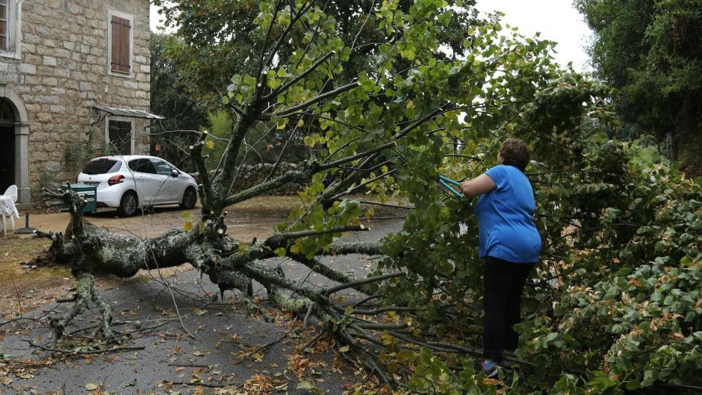 Mưa bão hoành hành, nắng nóng nghiêm trọng, châu Âu ‘oằn mình’ hứng chịu thời tiết cực đoan