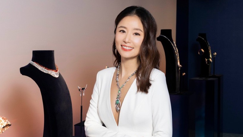 Ngắm Lâm Tâm Như trong veo cùng đầm trắng thanh lịch và trang sức nổi bật