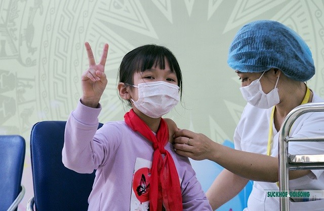 Tiếp tục tăng cường triển khai công tác tiêm vaccine phòng Covid-19 đảm bảo an toàn, hiệu quả. Tiếp tục tăng cường triển khai công tác tiêm vaccine phòng Covid-19 đảm bảo an toàn, hiệu quả.