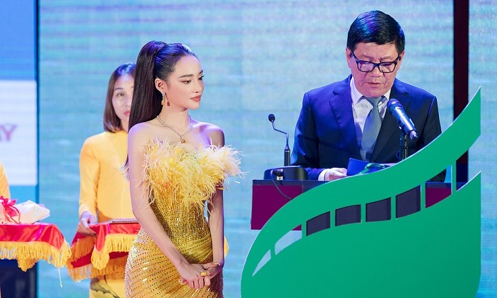 Những hình ảnh đẹp của cặp đôi Nhã Phương - Trường Giang trên thảm đỏ