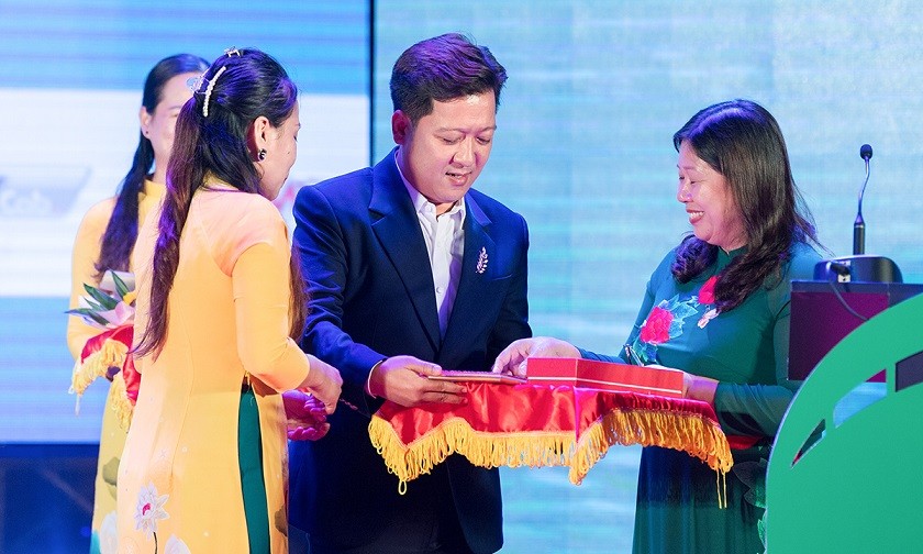 Những hình ảnh đẹp của cặp đôi Nhã Phương - Trường Giang trên thảm đỏ