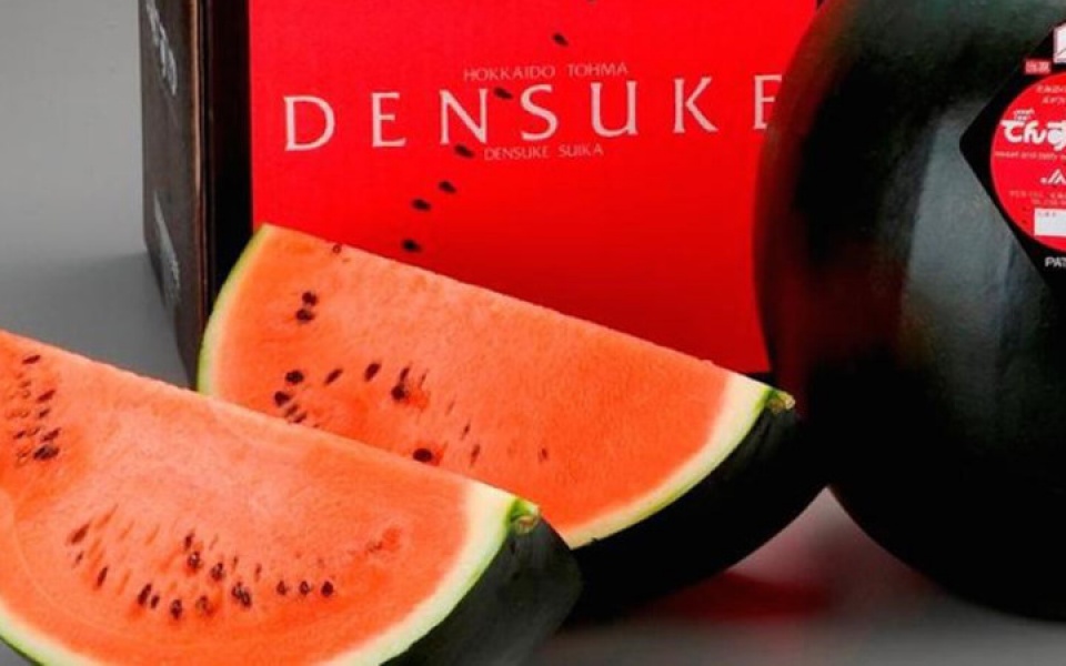 sung sot truoc nhung loai trai cay sieu dat do o nhat ban