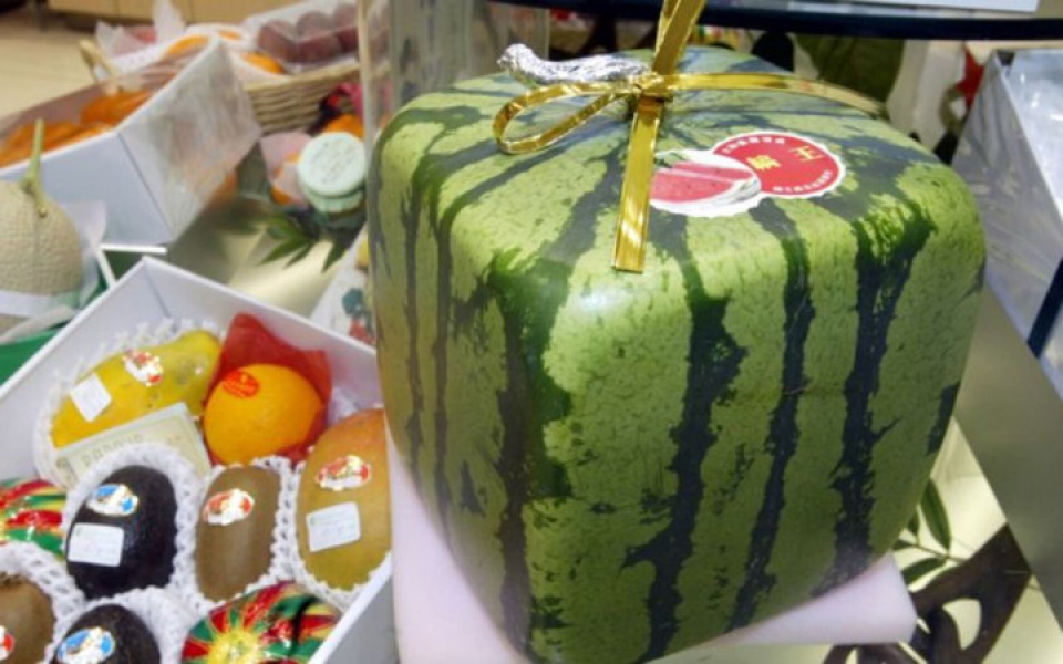 sung sot truoc nhung loai trai cay sieu dat do o nhat ban