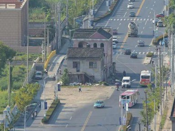 Hô biến "ngôi nhà cứng đầu” nhất Thượng Hải trong 90 phút