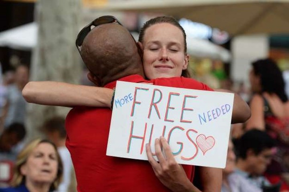 nhung hinh anh am ap chung minh long tot co o khap moi noi