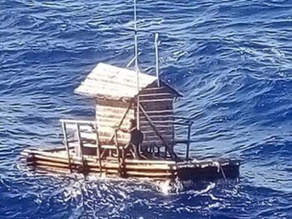 Thanh niên Indonesia sống sót sau 49 ngày trôi dạt trên biển