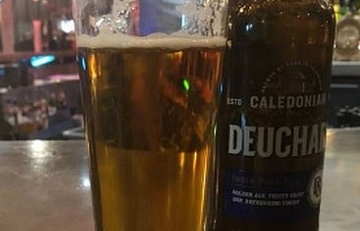 Anh: Thực khách sốc nặng vì cốc bia giá 1,5 tỷ đồng