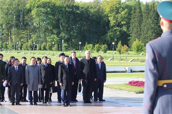 truong ban tuyen giao trung uong vo van thuong lam viec voi lanh dao cac chinh dang tai nga