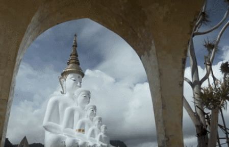 Khám phá đền Wat Pha Sorn Kaew được dựng trên vách thủy tinh