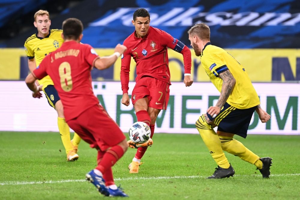 C Ronaldo lập cú đúp Bồ Đà Nha hạ gục Thụy Điển cronaldo lap cu dup bo da nha ha guc thuy dien