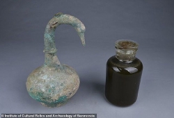 Trung Quốc: Tìm thấy bình đựng rượu thuốc 2.000 năm tuổi trong ngôi mộ cổ