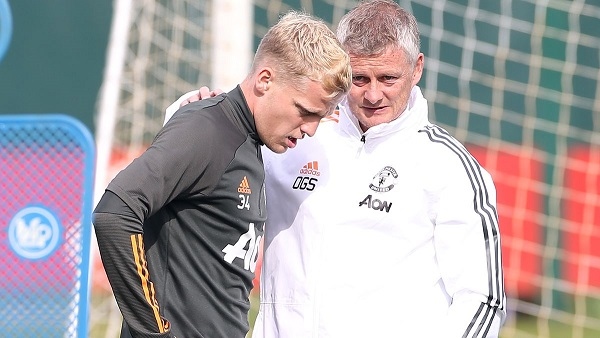 Man Utd: Đau đầu với Martial; cản Van de Beek ra đi;