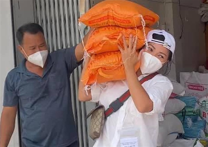 Vì sao ca sĩ Phương Thanh miệt mài làm từ thiện nhưng không quyên góp tiền mặt từ các nhà hảo tâm? Vì sao ca sĩ Phương Thanh miệt mài làm từ thiện nhưng không quyên góp tiền mặt từ các nhà hảo tâm?