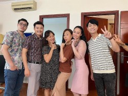 Hậu trường cười nghiêng ngả của dàn diễn viên phim Hương vị tình thân