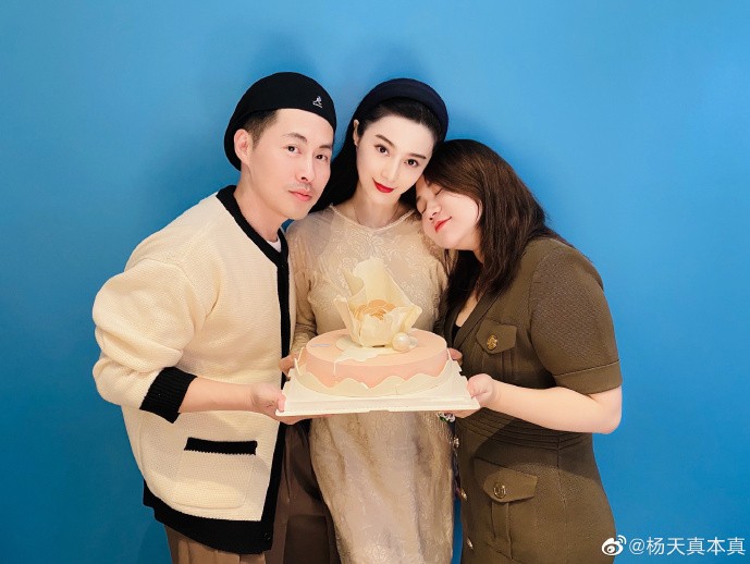 Ngắm Phạm Băng Băng lặng lẽ trong sinh nhật và xinh đẹp trên tạp chí