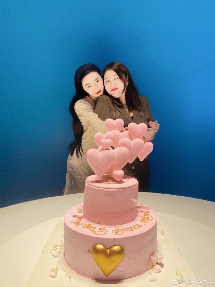 Ngắm Phạm Băng Băng lặng lẽ trong sinh nhật và xinh đẹp trên tạp chí