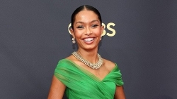 Emmy 2021: Ngắm dàn mỹ nhân chuộng màu nổi, rực rỡ trên thảm đỏ