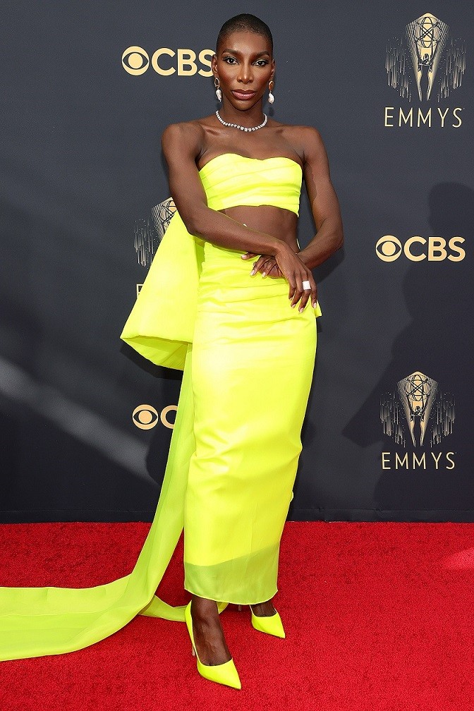 Dàn mỹ nhân rực rỡ trên thảm đỏ Emmy 2021