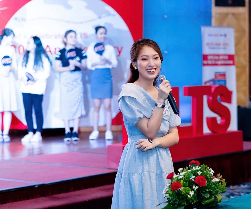 Chân dung cô gái - MC trẻ nhất dẫn Đường lên đỉnh Olympia năm thứ 22