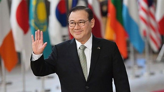 Philippines sẵn sàng mua thêm vũ khí từ Nga, sẽ hợp tác sản xuất vaccine Sputnik V