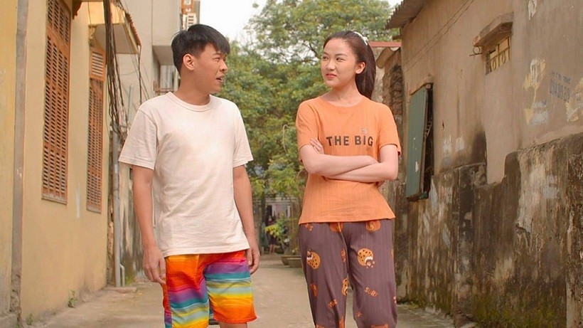 11 tháng 5 ngày: Phản ứng của vợ Trung Ruồi khi chồng đóng với các nữ diễn viên trẻ đẹp 11 tháng 5 ngày: Phản ứng của vợ Trung Ruồi khi chồng đóng với các nữ diễn viên trẻ đẹp