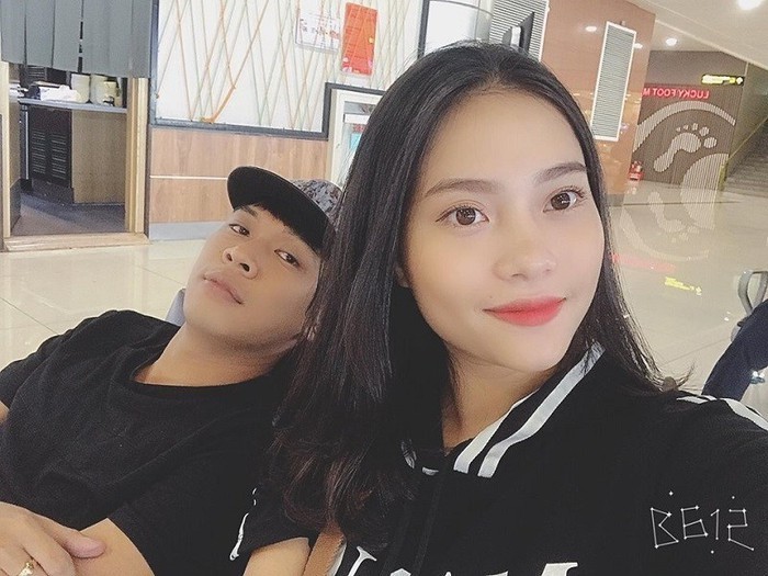 11 tháng 5 ngày: Phản ứng của vợ Trung Ruồi khi chồng đóng với các nữ diễn viên trẻ đẹp 11 tháng 5 ngày: Phản ứng của vợ Trung Ruồi khi chồng đóng với các nữ diễn viên trẻ đẹp