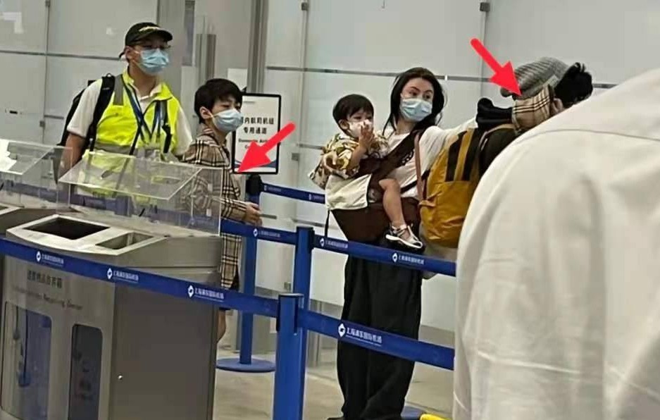 Trương Bá Chi xinh đẹp quyến rũ ở tuổi 41 và gây chú ý khi đưa con trai đi làm cùng