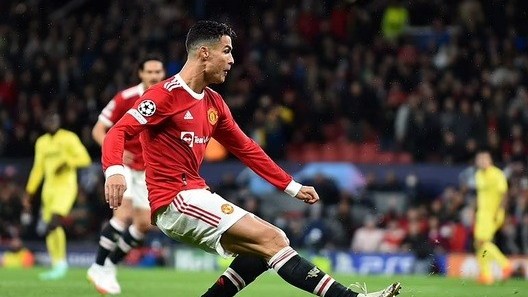 Champions League: Man Utd thắng may mắn Villarreal, Ronaldo thêm kỷ lục mới