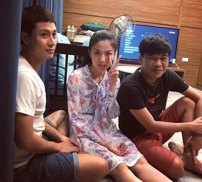 Hậu trường thân thiết, đầm ấm của dàn diễn viên '11 tháng 5 ngày', Bích Ngọc sẽ xuất hiện Hậu trường thân thiết, đầm ấm của dàn diễn viên '11 tháng 5 ngày', Bích Ngọc sẽ xuất hiện