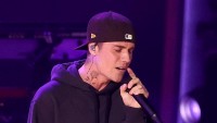 Ưu tiên sức khỏe, Justin Bieber hủy tour diễn thế giới