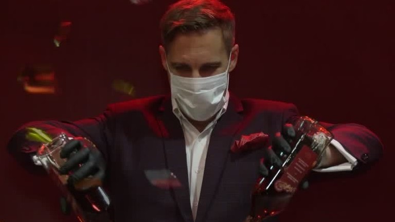 Thái Lan: Khách sạn pha ly cocktail hơn 630 lít lập kỷ lục Guinness