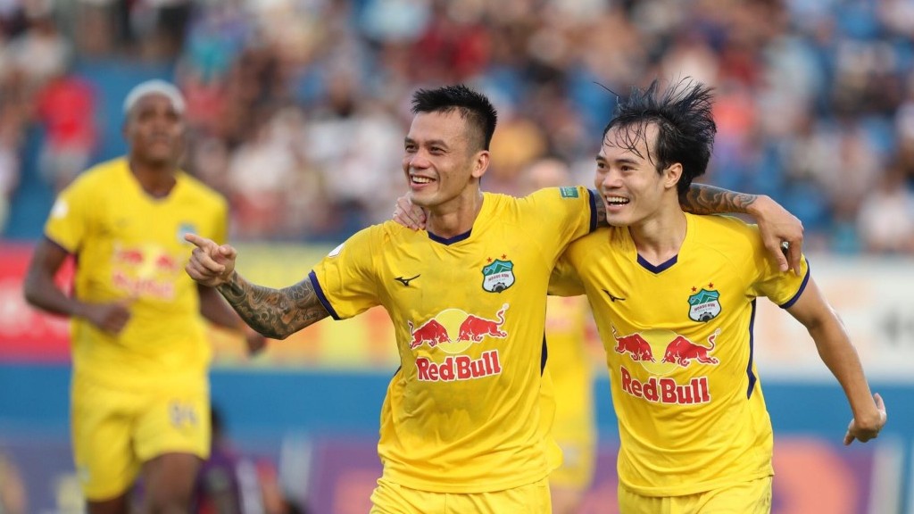 V-League 2022: Hoàng Anh Gia Lai 'đánh rơi' chiến thắng, Sông Lam Nghệ An chia điểm trên sân Vinh