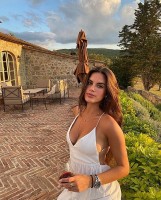 Con gái xinh đẹp quyến rũ 21 tuổi của HLV Pep Guardiola