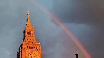 Cầu vồng xuất hiện trên cung điện trước tang lễ Nữ hoàng Anh Elizabeth II