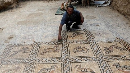 Người nông dân Palestine tình cờ phát hiện cổ vật quý hiếm nhất Dải Gaza