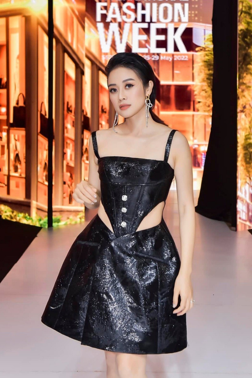 MC Phí Linh MC Phí Linh