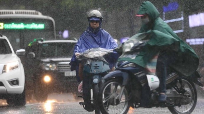 Dự báo thời tiết đêm nay và ngày mai (22-23/9): Hà Nội nhiều mây; cả nước mưa to và dông; đồng bằng, ven biển Bắc Bộ và Bắc Trung Bộ mưa to đến rất to