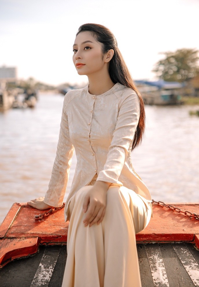 The Miss Globe 2022: Lâm Thu Hồng diện áo bà ba, giới thiệu chợ nổi Cái Răng The Miss Globe 2022: Lâm Thu Hồng diện áo bà ba, giới thiệu chợ nổi Cái Răng