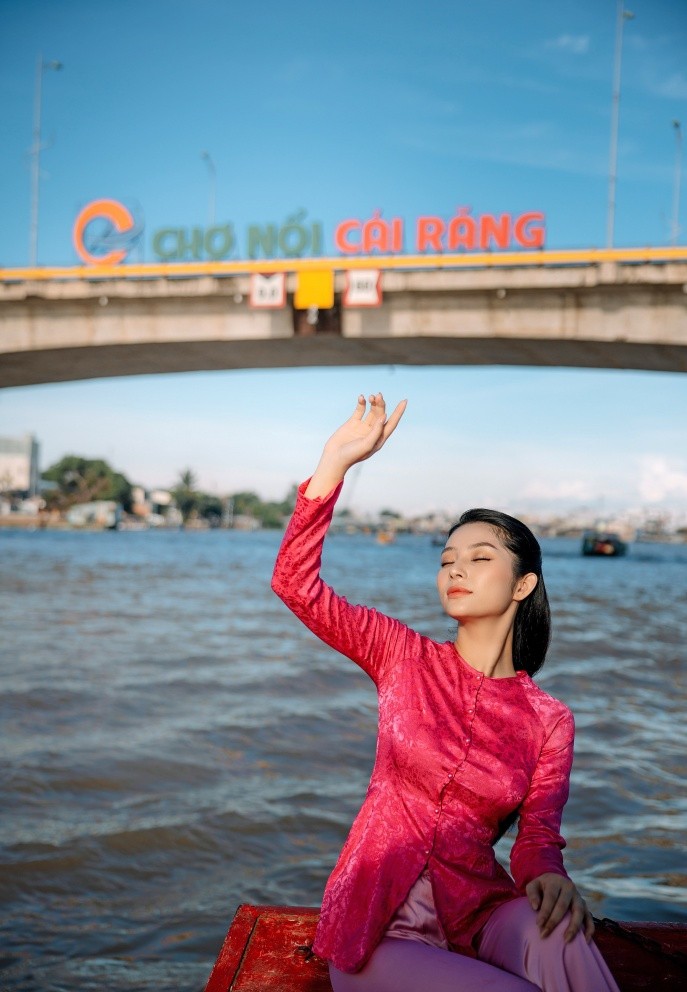 The Miss Globe 2022: Lâm Thu Hồng diện áo bà ba, giới thiệu chợ nổi Cái Răng The Miss Globe 2022: Lâm Thu Hồng diện áo bà ba, giới thiệu chợ nổi Cái Răng