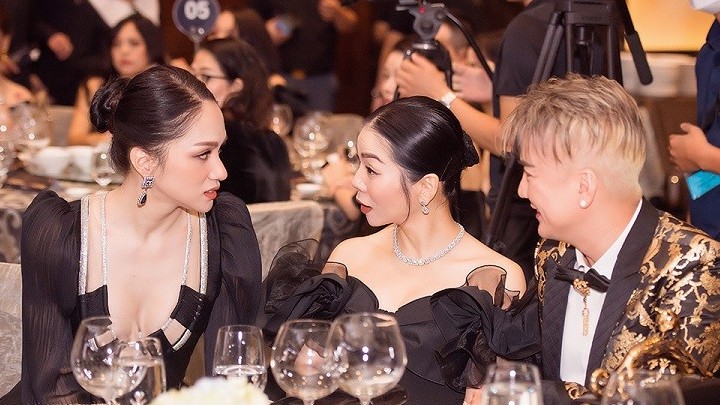 Khi ca sĩ Hồ Ngọc Hà, Lệ Quyên, Đàm Vĩnh Hưng và Hoa hậu Hương Giang cùng dự sự kiện