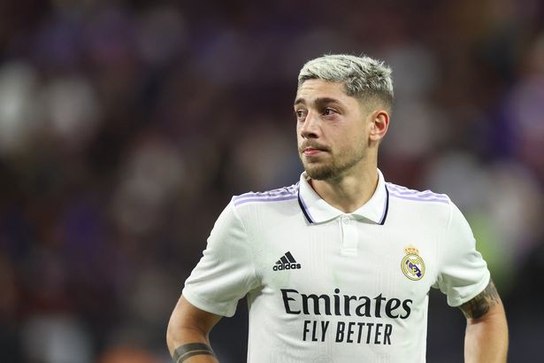 Chuyển nhượng cầu thủ ngày 27/9: Chelsea đàm phán Dumfries; Liverpool lấy Valverde;