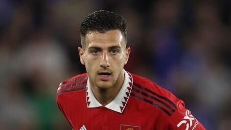 Chuyển nhượng cầu thủ Ngoại hạng Anh ngày 29/9: Pau Torres chọn Arsenal; MU gia hạn Diogo Dalot và tính thay Ronaldo; Man City mời Silva ký mới