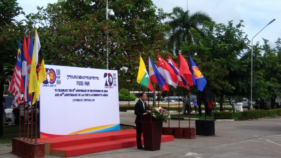 Hội chợ ẩm thực ASEAN tại Lào hoi cho am thuc asean tai lao