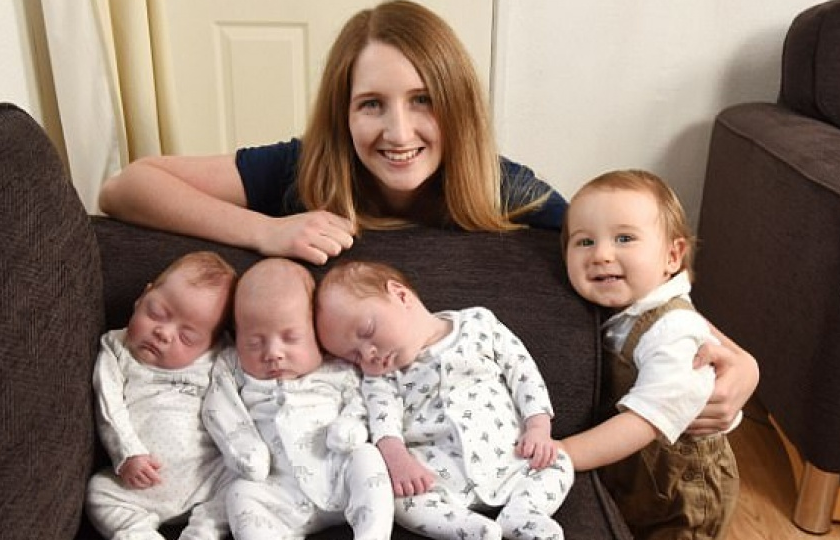 Anh: Bà mẹ bị chẩn đoán vô sinh sinh liền "1 năm 4 đứa"