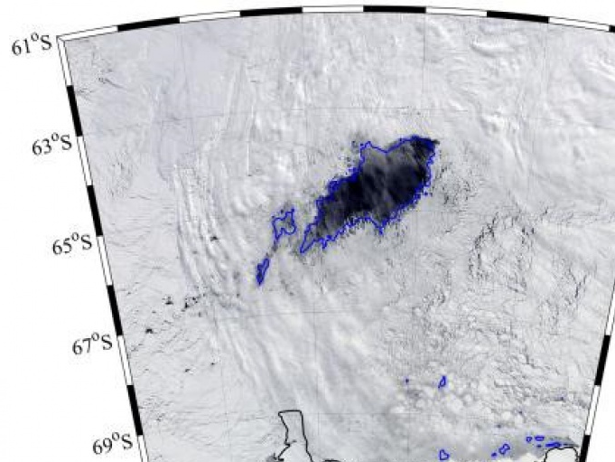 Hố băng khổng lồ, rộng bằng Hà Lan hình thành ở Nam Cực