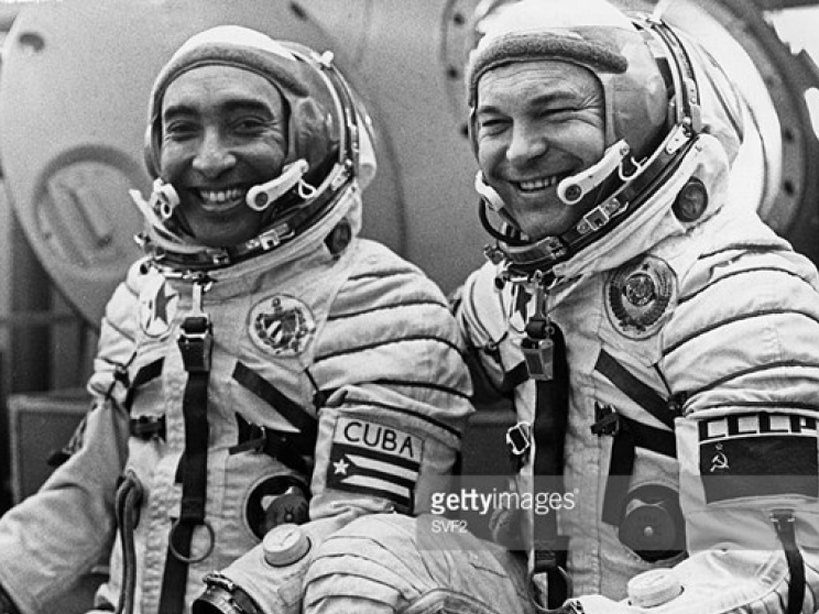 UNESCO trao tặng huân chương cho nhà du hành vũ trụ Cuba