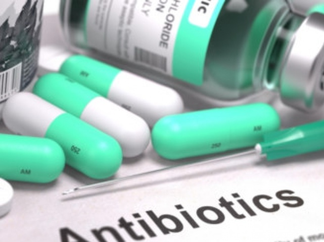 Anh: 1/5 số toa thuốc không nhất thiết phải kê kháng sinh