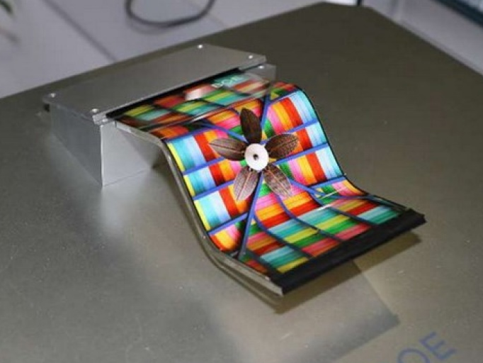 Công ty Trung Quốc cạnh tranh với Samsung sản xuất màn hình AMOLE dẻo