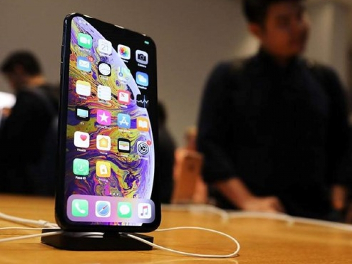 Người dùng iPhone Xs và Xs Max than máy không sạc được pin