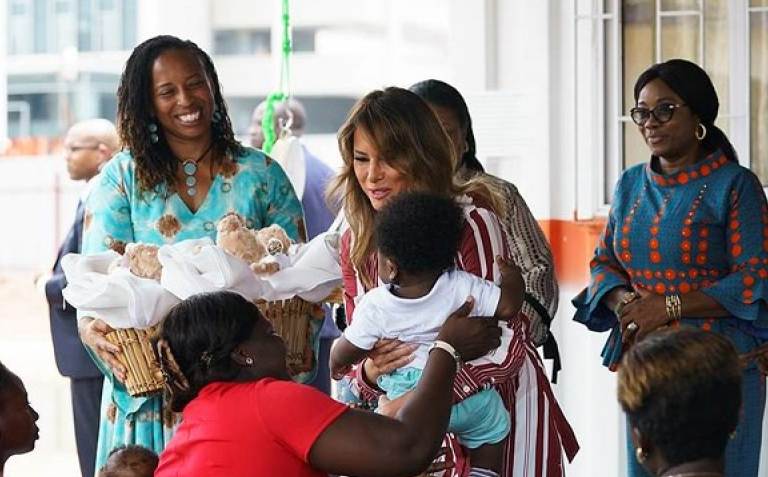 Phu nhân Tổng thống Mỹ Melania Trump đẹp rạng rỡ ở châu Phi